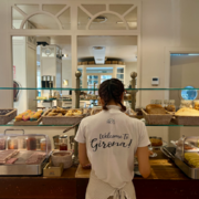 Polo “Welcome to Girona” – Edició Exclusiva - polo-esquena-buffet.png